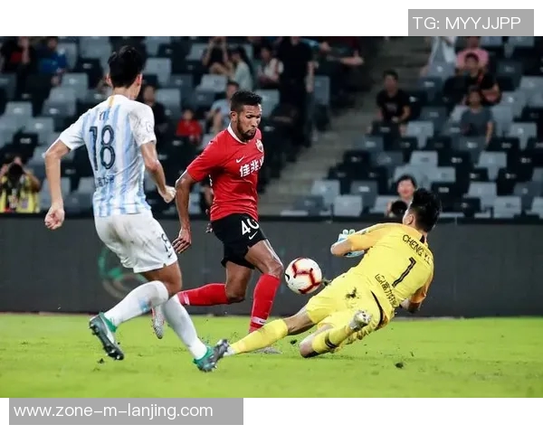 天津泰达迎战深圳佳兆全力争胜展现球队实力与斗志